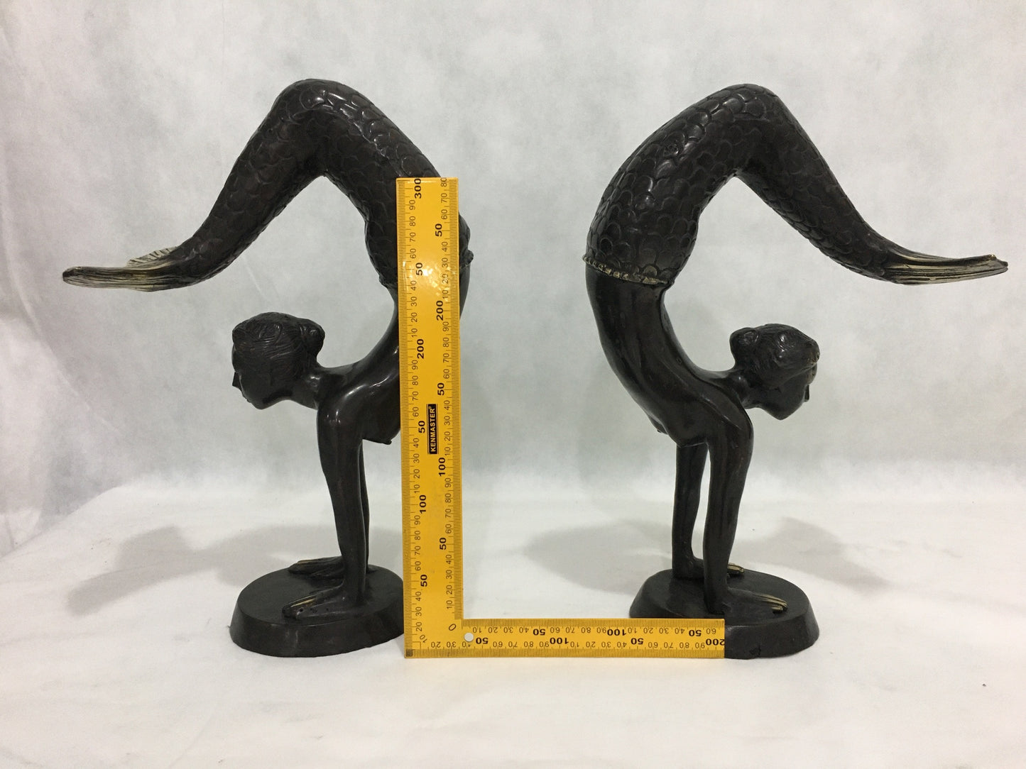 Mermaid handstand on shell 37cm