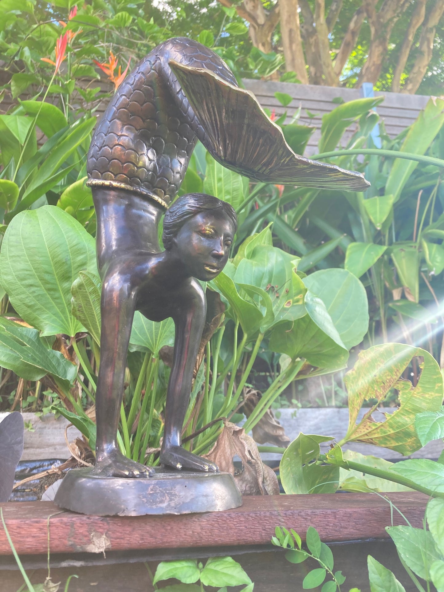 Mermaid handstand on shell 37cm